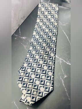 Rare Grande Arbero Uomo necktie features a blue, gray,& white geometric pattern.